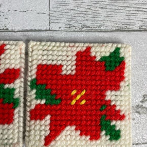 Vtg Set 4 Plastic Canvas Yarn Poinsettia COASTERS Red Green Christmas Handmade - Picture 6 of 7